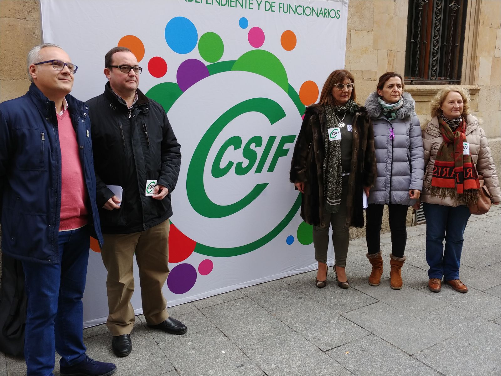 Unas 3.000 de personas se concentran en la Plaza Mayor convocadas por los sindicatos a la espera de la manifestación de las asociaciones feministas de esta tarde