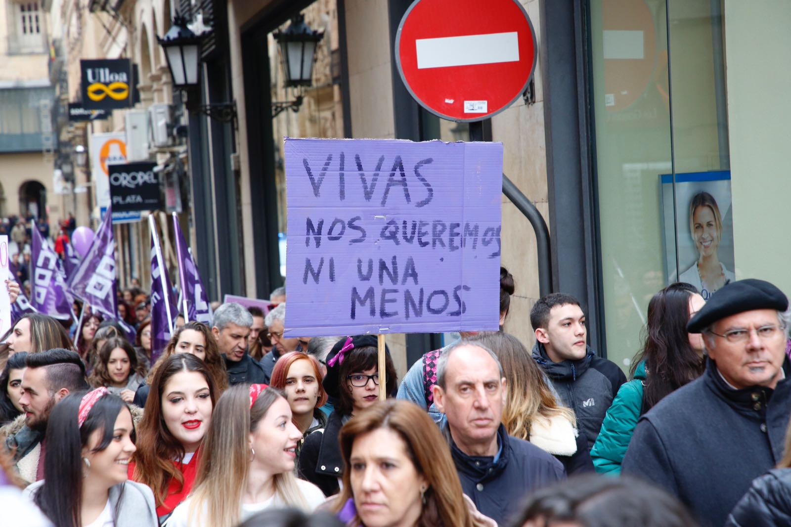 Unas 3.000 de personas se concentran en la Plaza Mayor convocadas por los sindicatos a la espera de la manifestación de las asociaciones feministas de esta tarde