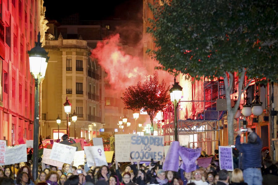 Más de 15.000 personas, según Policía Nacional, han participado en Salamanca en la manifestación convocada por los movimientos feministas con motivo del 8-M