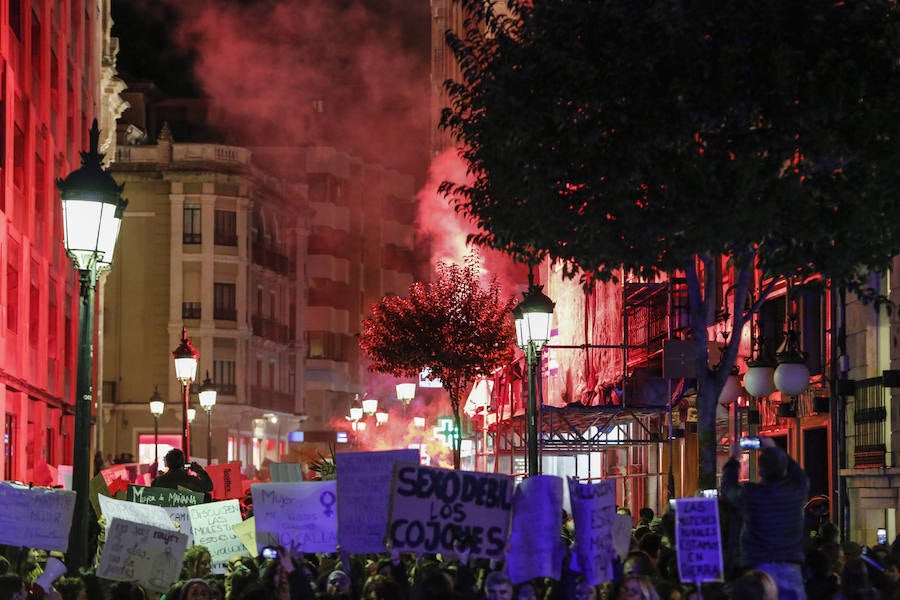 Más de 15.000 personas, según Policía Nacional, han participado en Salamanca en la manifestación convocada por los movimientos feministas con motivo del 8-M