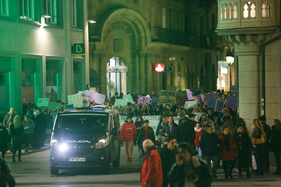 Más de 15.000 personas, según Policía Nacional, han participado en Salamanca en la manifestación convocada por los movimientos feministas con motivo del 8-M