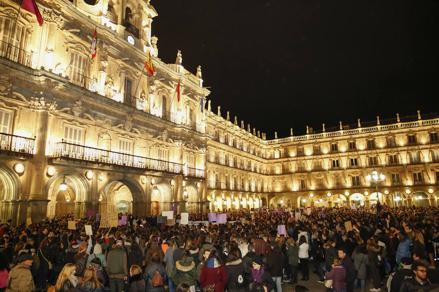 Más de 15.000 personas, según Policía Nacional, han participado en Salamanca en la manifestación convocada por los movimientos feministas con motivo del 8-M