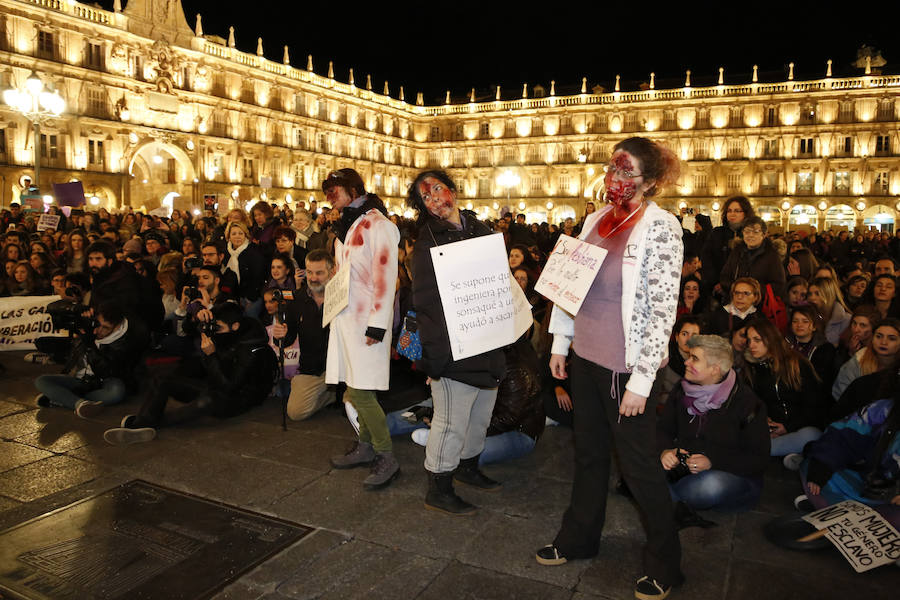 Más de 15.000 personas, según Policía Nacional, han participado en Salamanca en la manifestación convocada por los movimientos feministas con motivo del 8-M