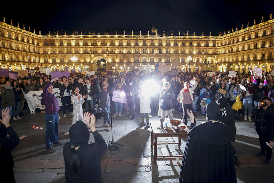 Más de 15.000 personas, según Policía Nacional, han participado en Salamanca en la manifestación convocada por los movimientos feministas con motivo del 8-M