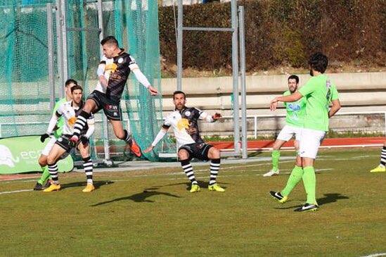 Importante victoria en la prolongación de Unionistas de Salamanca. Un balón colgado por Jorge Alonso en el 93 fue cabeceado por Isaac Manjón a las mallas para darle el triunfo a los salmantinos en un flojo partido del equipo de Astu en Las Pistas ante el Almazán