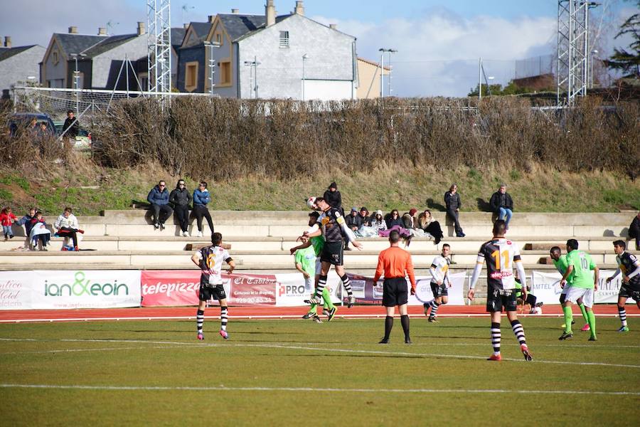 Importante victoria en la prolongación de Unionistas de Salamanca. Un balón colgado por Jorge Alonso en el 93 fue cabeceado por Isaac Manjón a las mallas para darle el triunfo a los salmantinos en un flojo partido del equipo de Astu en Las Pistas ante el Almazán