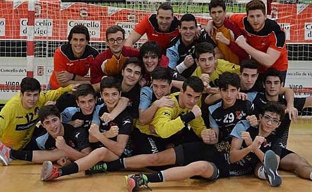 Equipò cadete de Castilla y León de balonmano, subcampeón de España. 