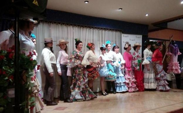 Desfile de moda flamenca en Pedrajas de San Esteban a favor de la Fundación Sandra Ibarra