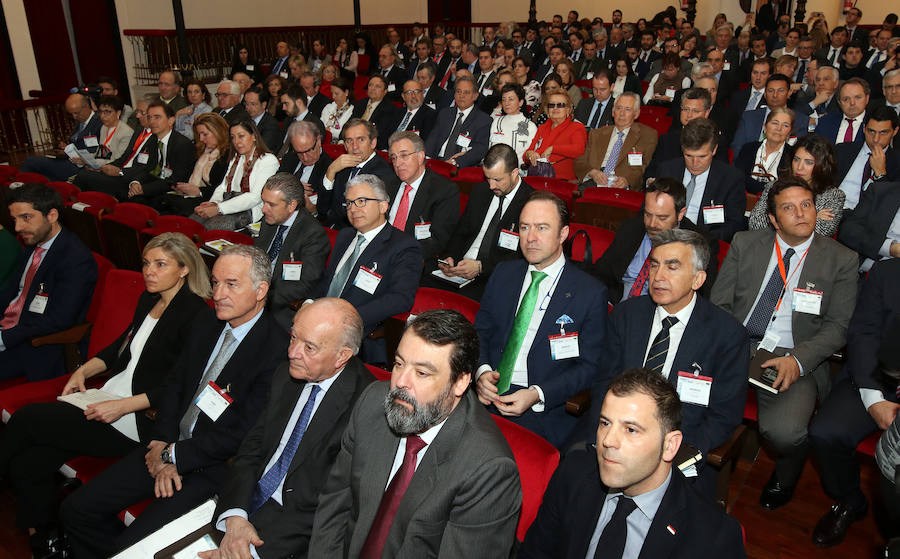 Fotos: Cristóbal Montoro clausura la Asamblea de la Empresa Familiar de Castilla y León