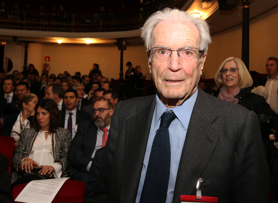 Fotos: Cristóbal Montoro clausura la Asamblea de la Empresa Familiar de Castilla y León