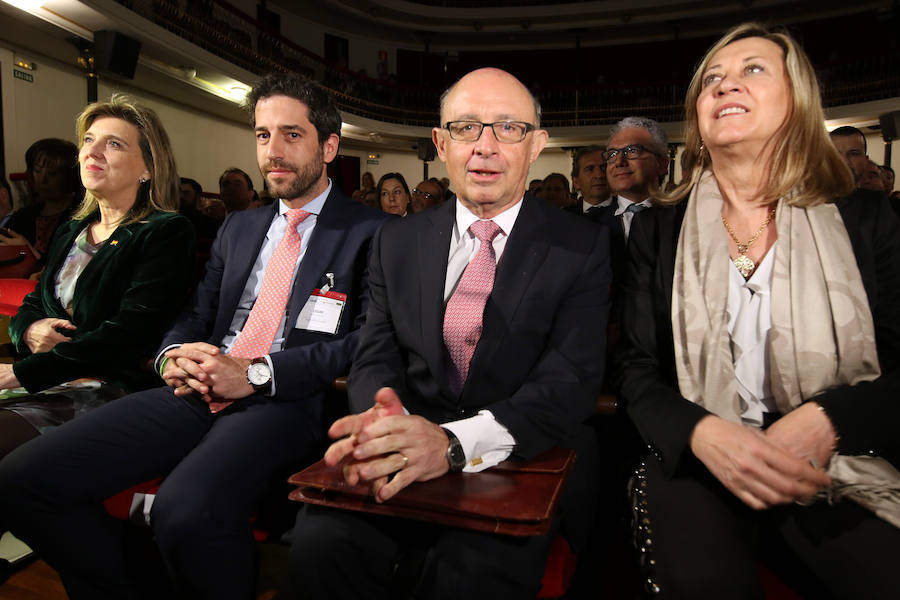 Fotos: Cristóbal Montoro clausura la Asamblea de la Empresa Familiar de Castilla y León