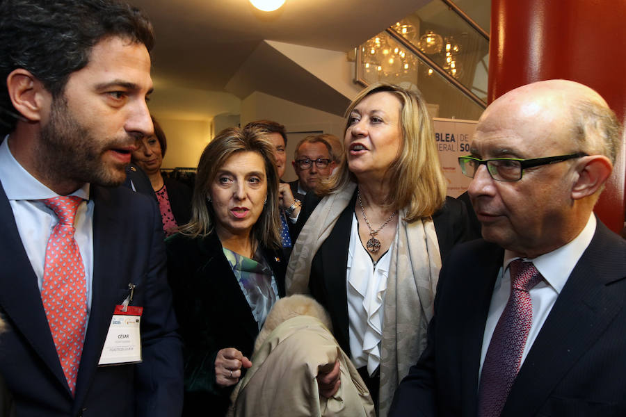 Fotos: Cristóbal Montoro clausura la Asamblea de la Empresa Familiar de Castilla y León