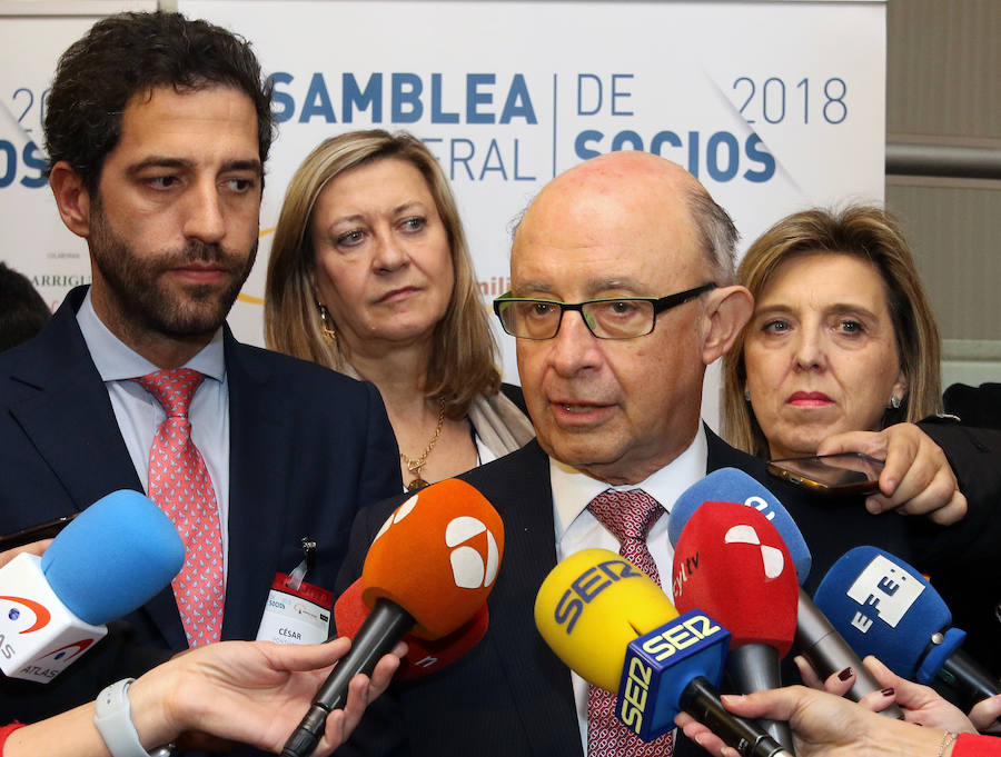 Fotos: Cristóbal Montoro clausura la Asamblea de la Empresa Familiar de Castilla y León