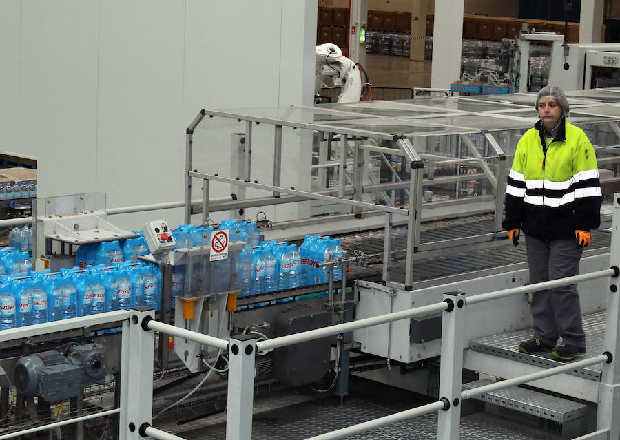 Fotos: Juan Vicente Herrera inaugura la planta de Bezoya en Ortigosa del Monte