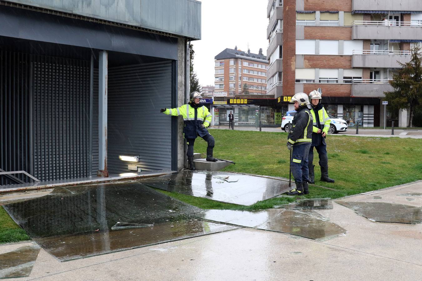 Una persona ha resultado herida en el Paseo de Zorrilla de Valladolid, a la altura del cruce con la Avenida de Zamora, tras ser alcanzado por un árbol en la cabeza