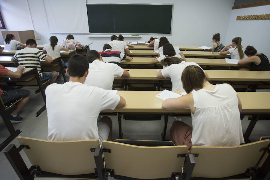 Estudiantes del distrito UVA durante la primera EBAU, en junio del año pasado. 