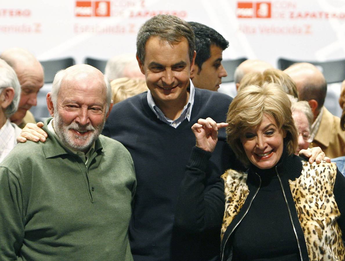 27.10.07 El presidente del Gobierno, José Luis Rodríguez Zapatero (c), junto a los actores Álvaro de Luna (i) y Concha Velasco, durante el acto celebrado en Leganés (Madrid), organizado por el PSOE, sobre mayores, en el marco de la campaña 'España 2004-2008. Con Z de Zapatero'.