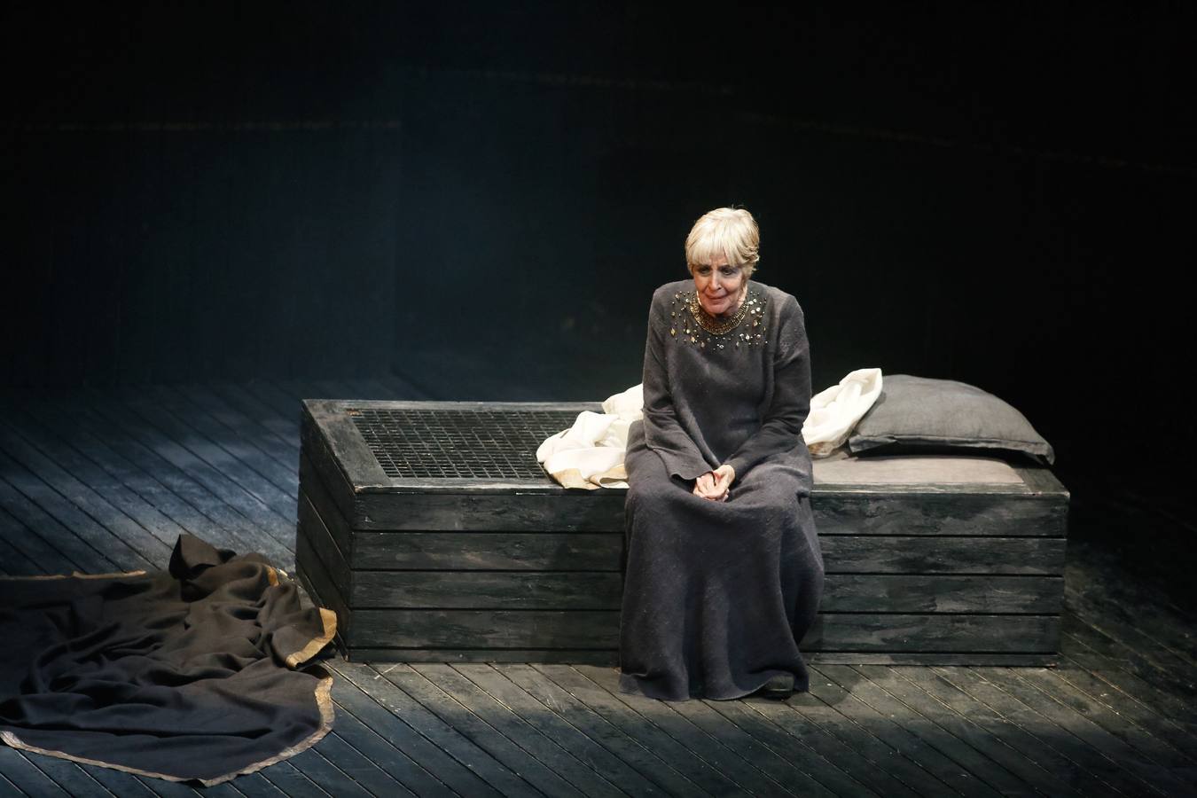 13.01.17 Representación de la 'Reina Juana' interpretada por Concha Velasco.