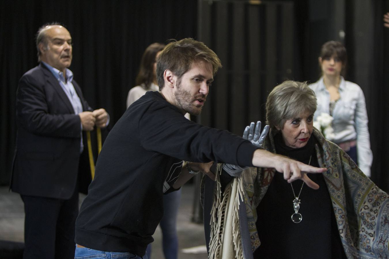 09.02.18 Manuel Velasco dirige a su madre Concha Velasco en el ensayo de la obra 'Funeral' en Madrid.