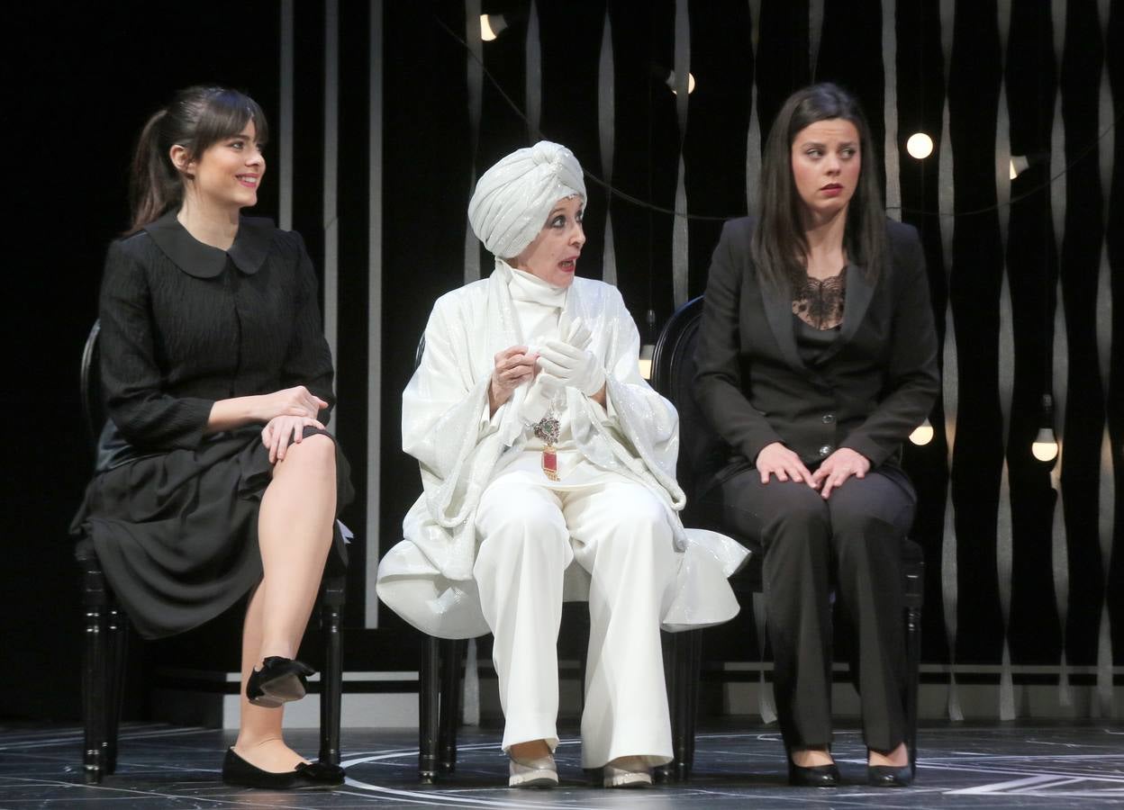 El último ensayo de la obra antes de su estreno tuvo lugar en el Teatro Calderón de Valladolid, bajo la dirección de Manuel Velasco