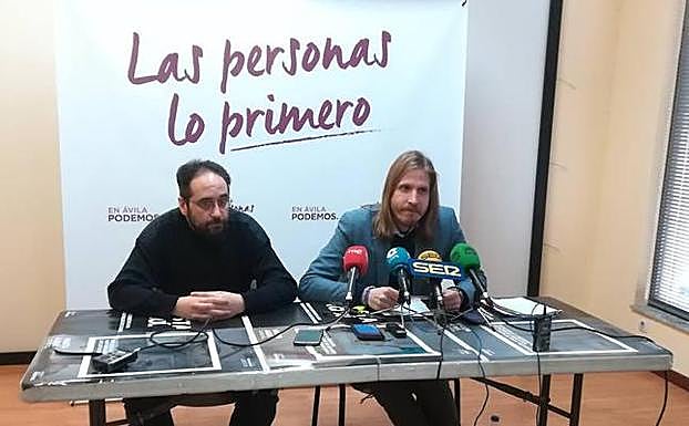 Pablo Fernández, portavoz de Podemos en las Cortes, tras reunirse con CONFAE en Ávila.