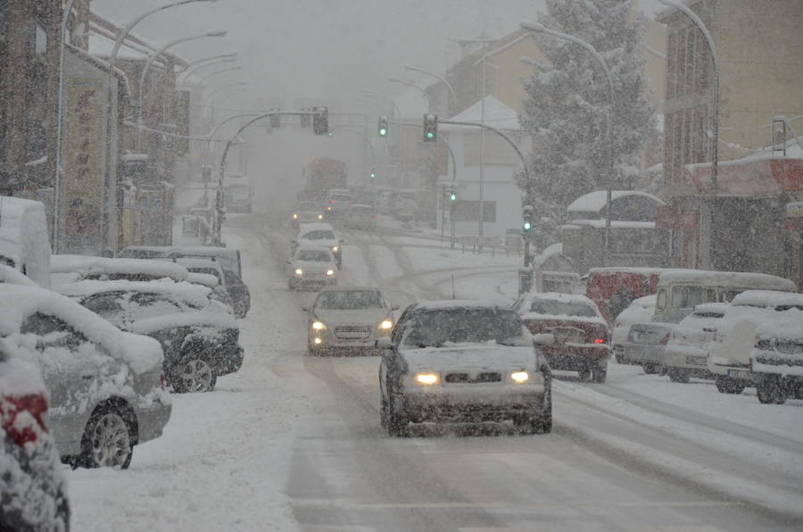 Fotos: Nieve en El Espinar y en el Puerto de Navacerrada