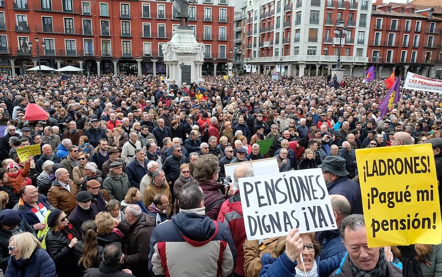 Fotos: Manifestación en defensa de las pensiones en Valladolid