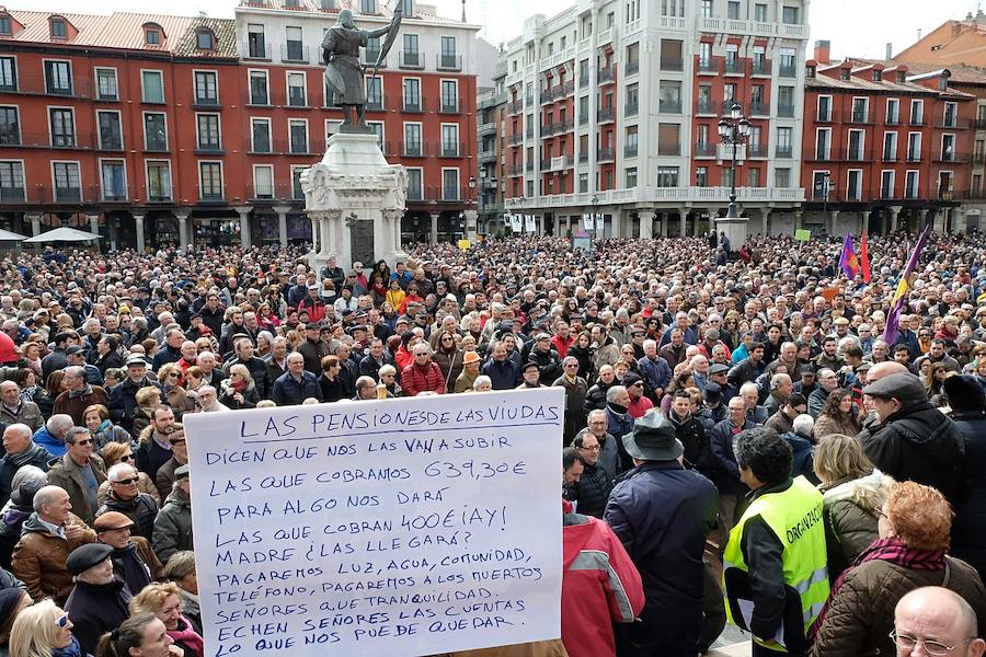 Fotos: Manifestación en defensa de las pensiones en Valladolid