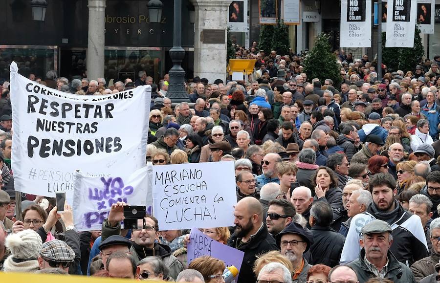 Fotos: Manifestación en defensa de las pensiones en Valladolid