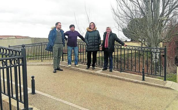 Ángeles Armisén en su visita a Boadilla del Camino.