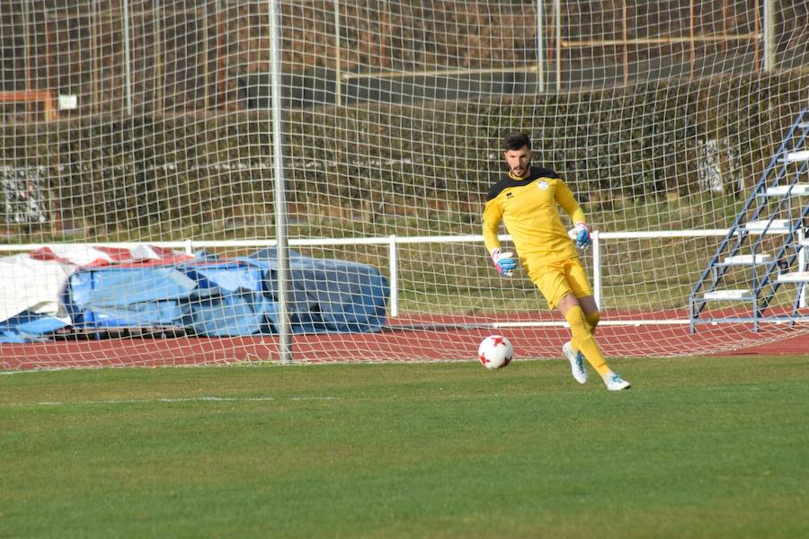 El equipo salmantino gana en el 90 con un tanto de Diego Abad y se aúpa de nuevo al primer puesto tras el empate del Astorga con el Salmantino