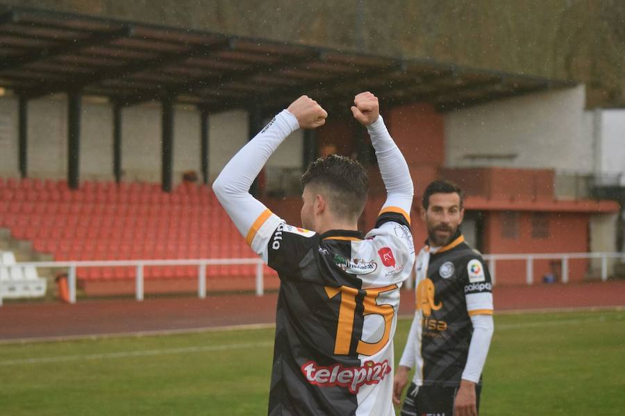 El equipo salmantino gana en el 90 con un tanto de Diego Abad y se aúpa de nuevo al primer puesto tras el empate del Astorga con el Salmantino