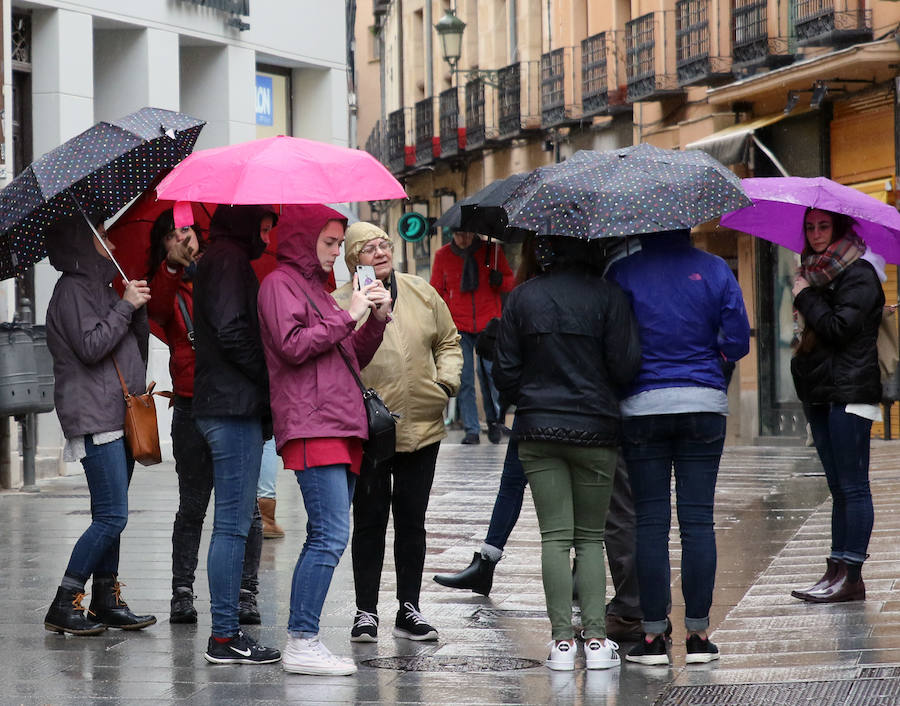 Fotos: Jornada de frío y lluvia en Segovia