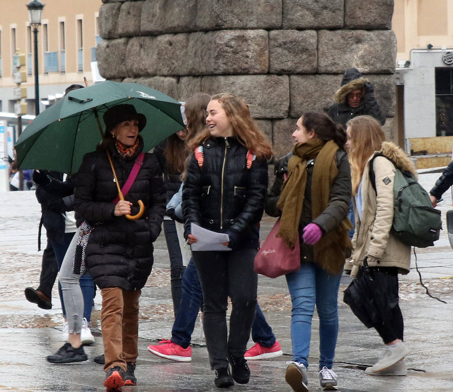 Fotos: Jornada de frío y lluvia en Segovia