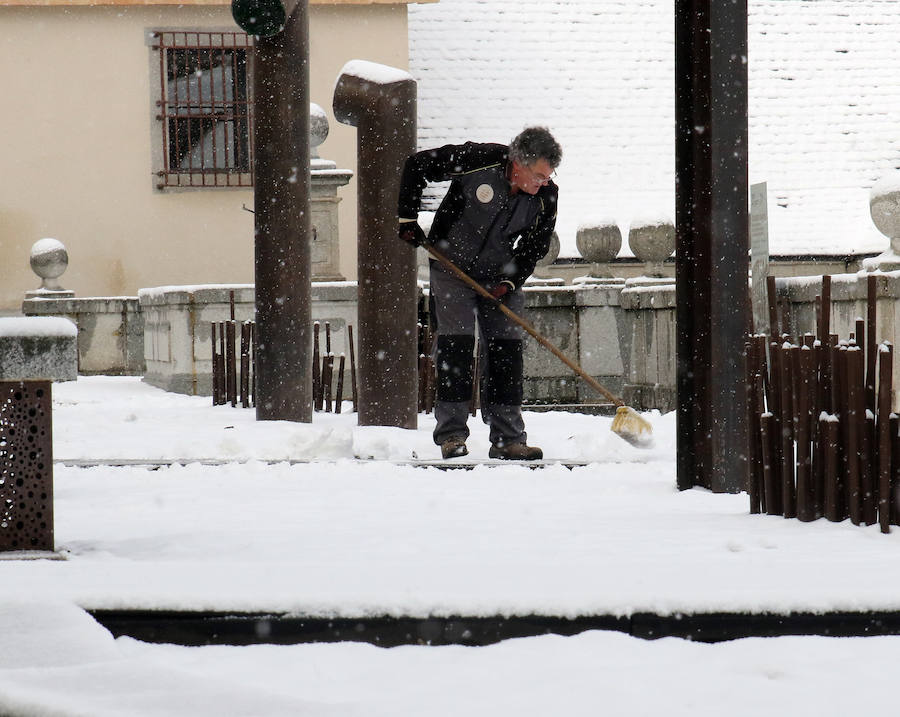 Fotos: Segovia recibe a la primavera con nieve y frío extremo