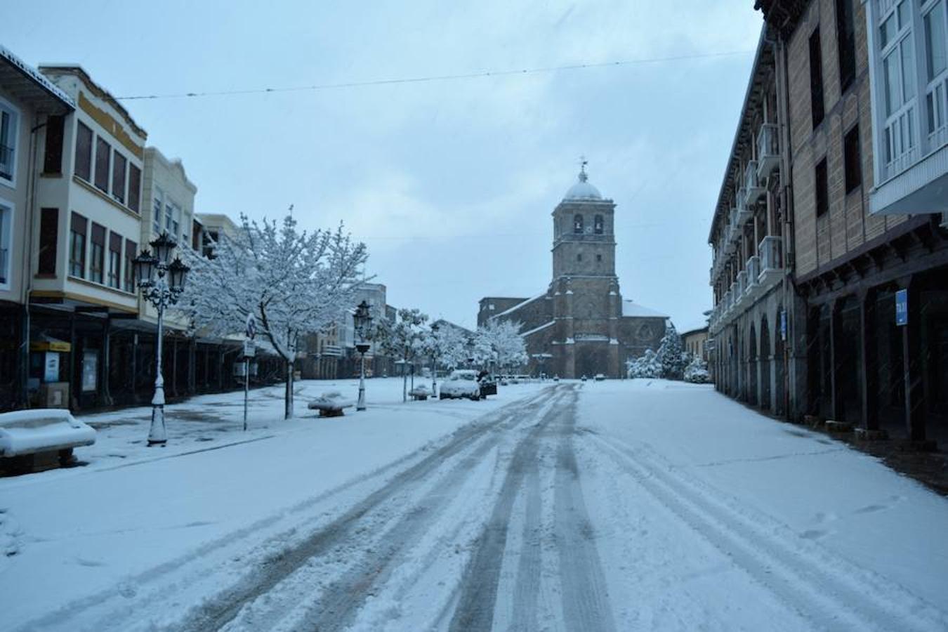 Fotos: Nieve en Aguilar para recibir a la primavera