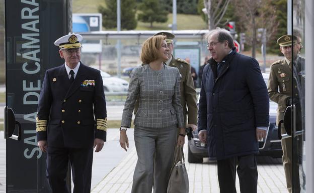 María Dolores de Cospedal y Juan Vicente Herrera entrando en el congreso internacional de historia 'Primus Circunmdedisti Me'.