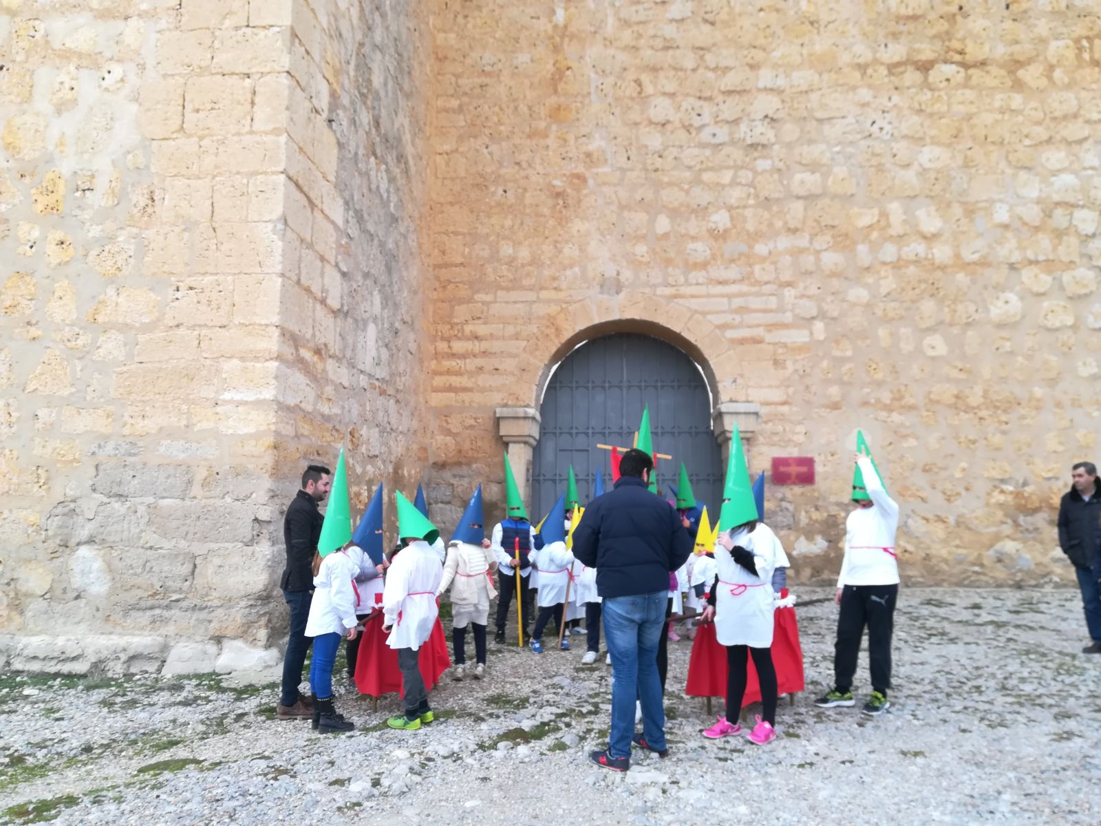 Fotos: Procesión infantil en Torrelobatón con los niños del colegio Padre Hoyos
