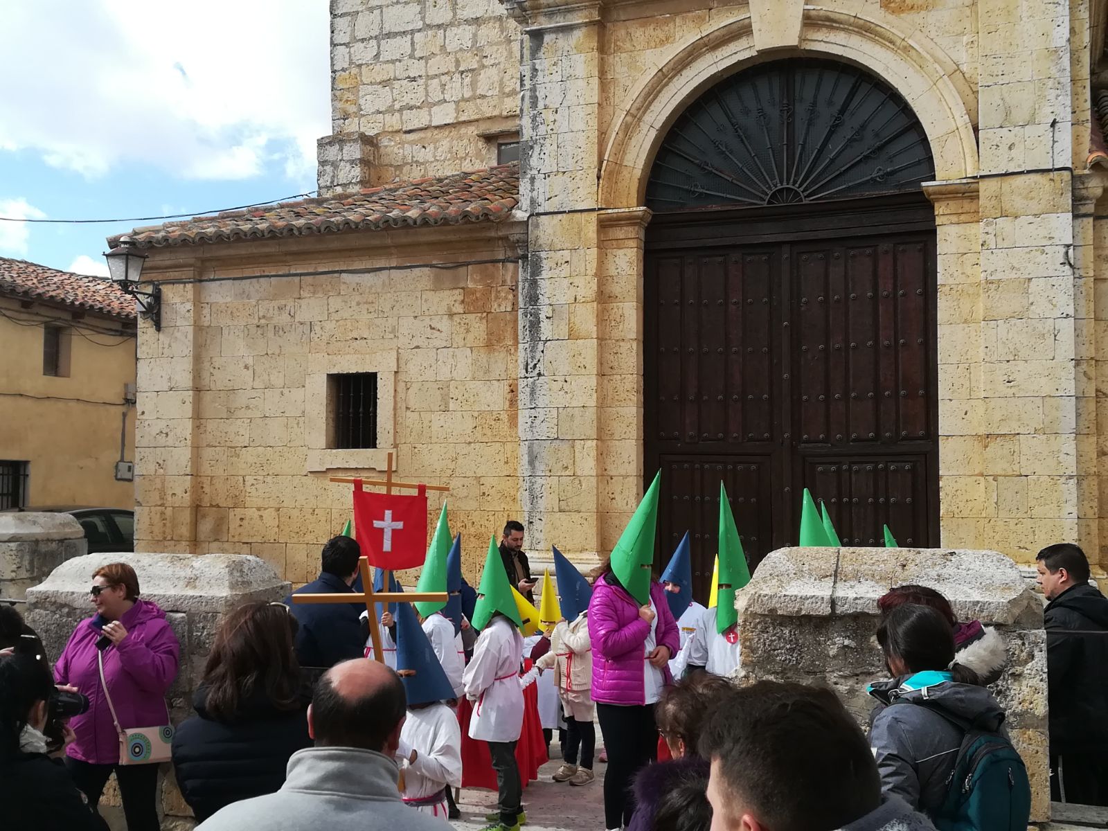 Fotos: Procesión infantil en Torrelobatón con los niños del colegio Padre Hoyos