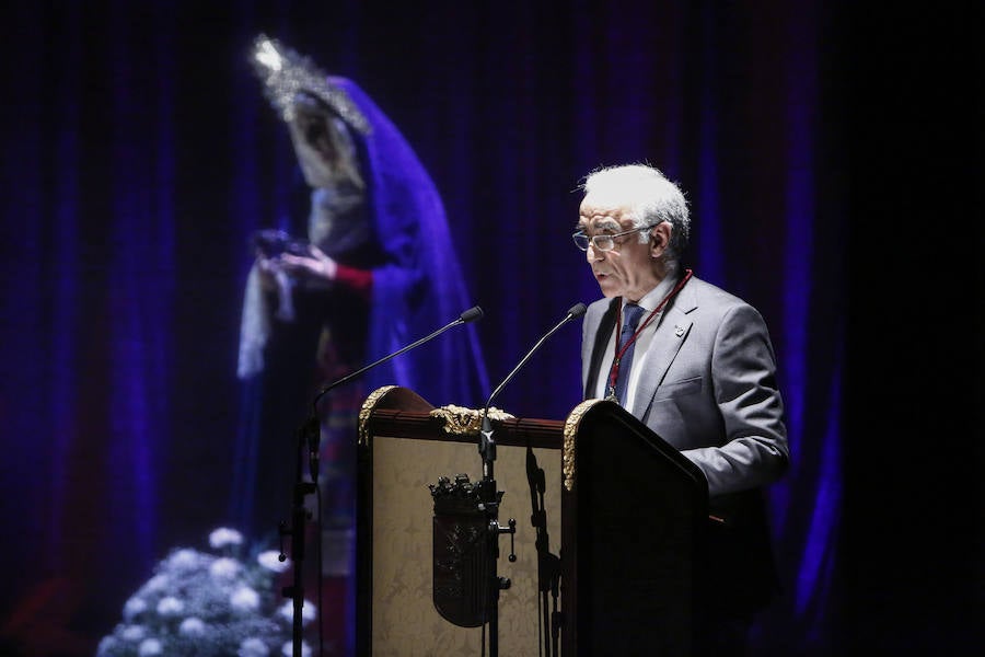 No quiso dejar pasar la oportunidad en el inicio de su pregón de mencionar a la organización que preside, Proyecto Hombre de Salamanca