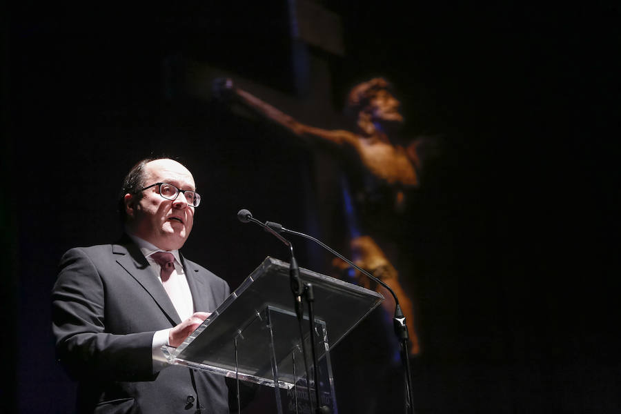 No quiso dejar pasar la oportunidad en el inicio de su pregón de mencionar a la organización que preside, Proyecto Hombre de Salamanca