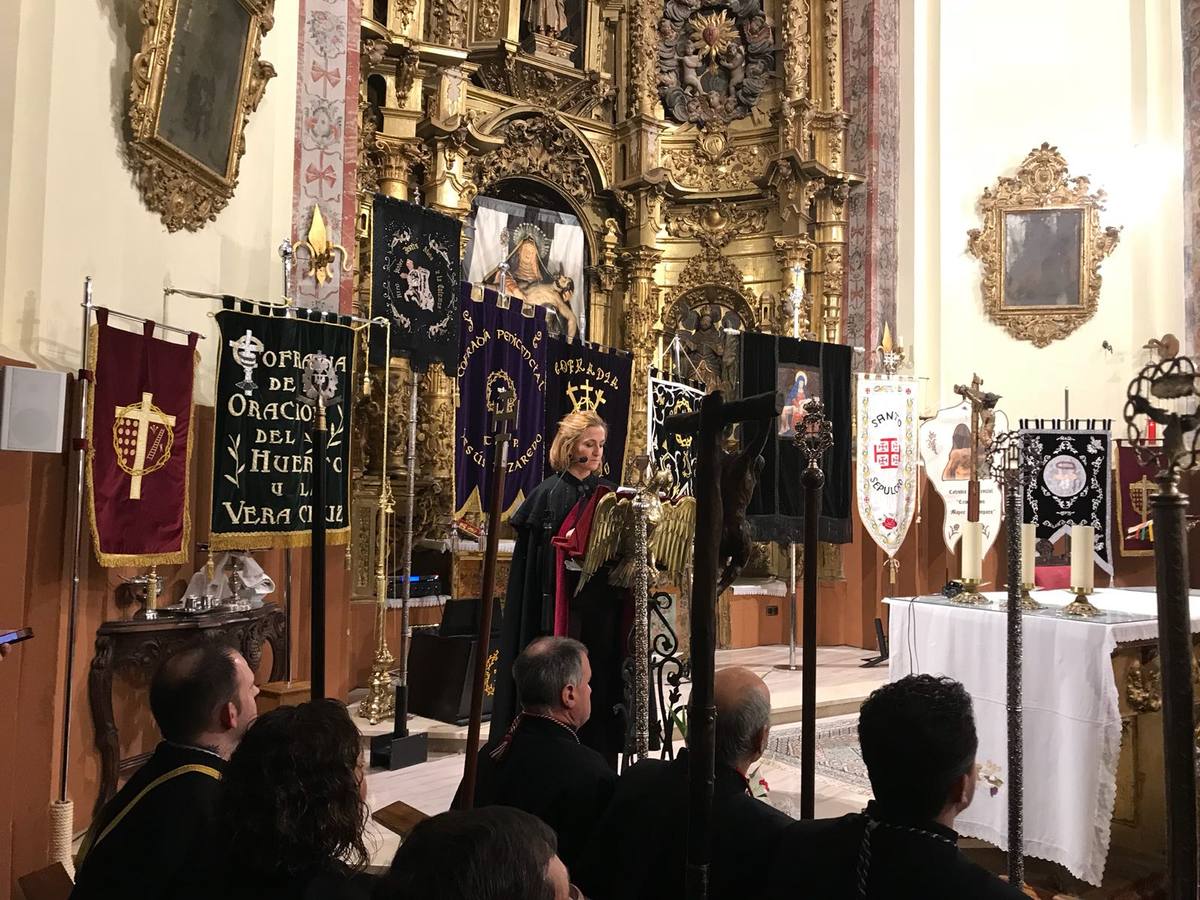 La pregonera recorre en su pregón, a modo de vía crucis, la Pasión de su localidad, de la que es cofrade de las Angustias