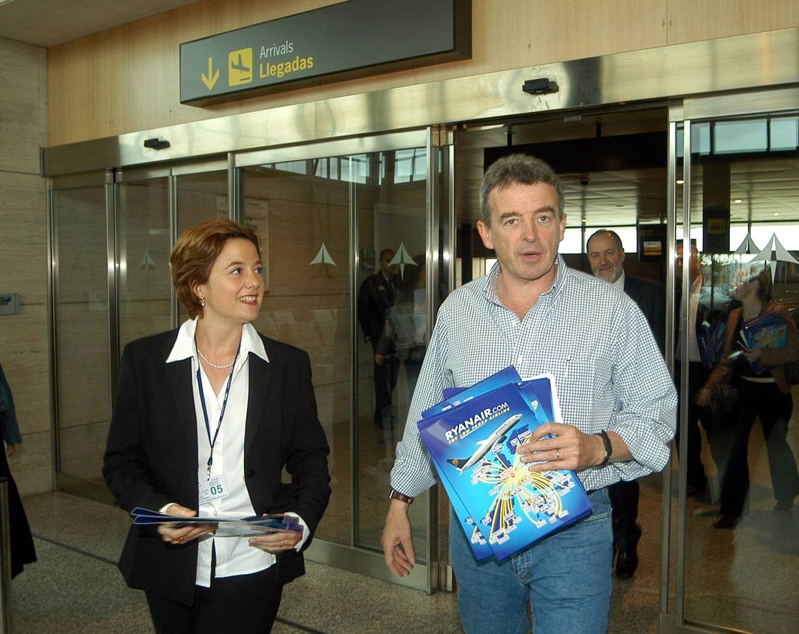 03.10.03 El presidente de la compañía Ryanair, Michael O´Learly a su llegada al aeropuerto de Villanubla