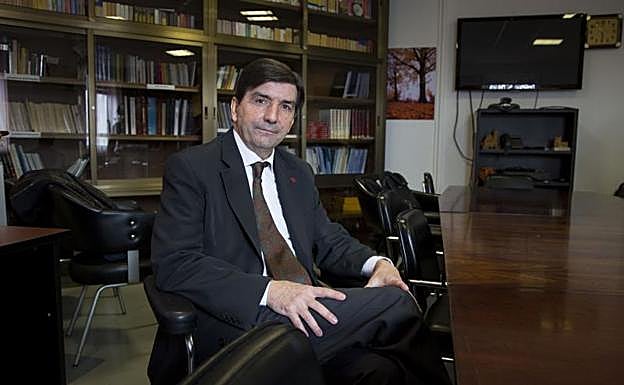 Agustín García Matilla, en la Facultad de Enfermería, donde presentó su candidatura. 