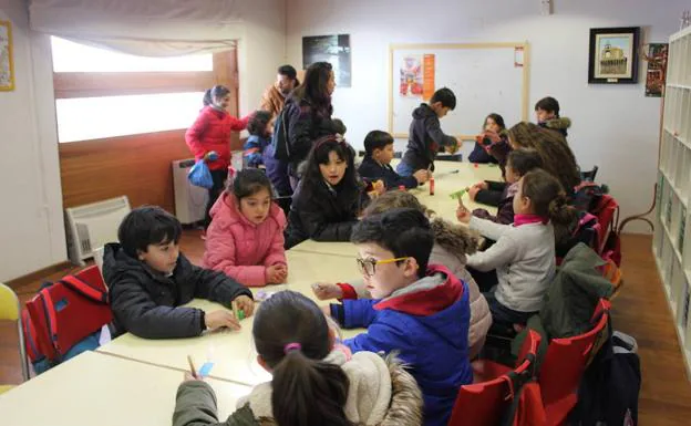 Los alumnos realizaron talleres en el Centro Multifuncional León Felipe. 