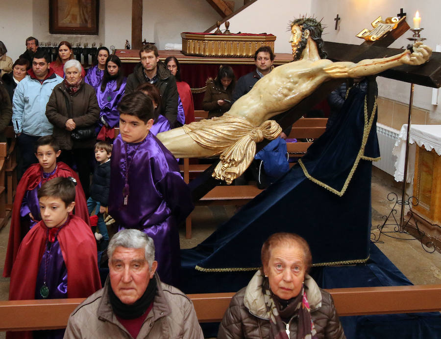 Fotos: Viernes de Dolores pasado por agua en Segovia