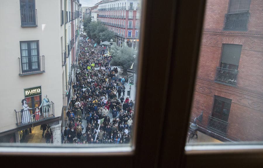 Fotos: Los estudiantes de Castilla y León piden una EBAU justa en Valladolid