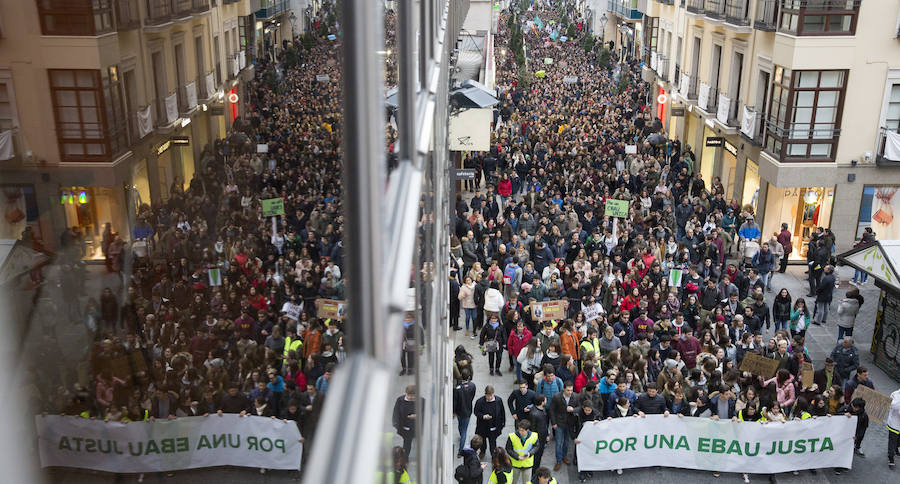 Fotos: Los estudiantes de Castilla y León piden una EBAU justa en Valladolid