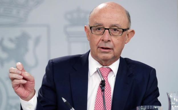 El ministro de Hacienda, Cristóbal Montoro, en el Consejo de Ministros.