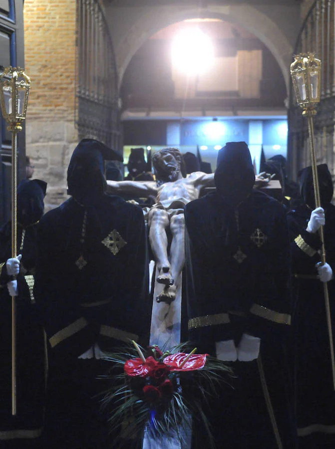 El primer acto de la Semana Santa de Valladolid, el traslado del Yacente de Gregorio Fernández desde San Lorenzo a la iglesia de San Joaquín y Santa Ana, no se pudo completar porque la lluvia desaconsejó el traslado. 